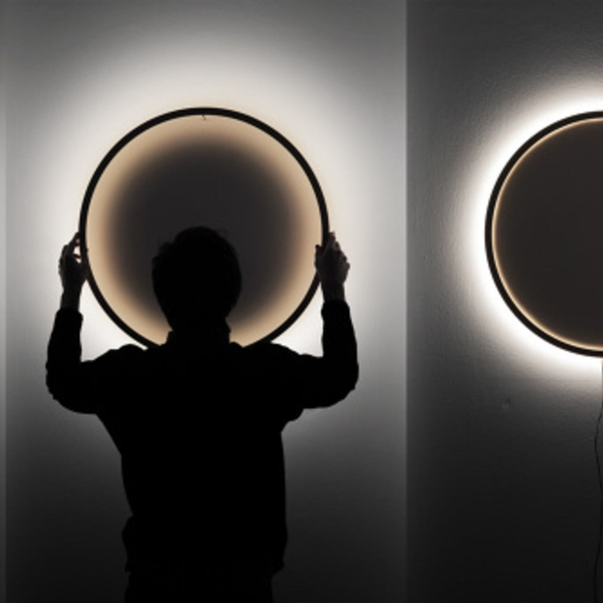 Applique avec prise en bois naturel S Eclipse - Tilen Sepic - The Cool Republic