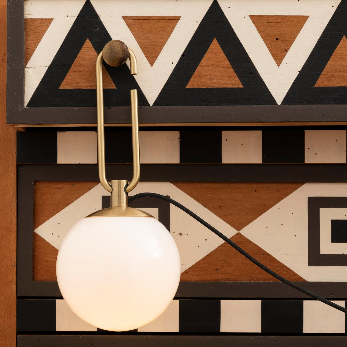Applique avec prise en laiton Nh wall - Artemide - The Cool Republic