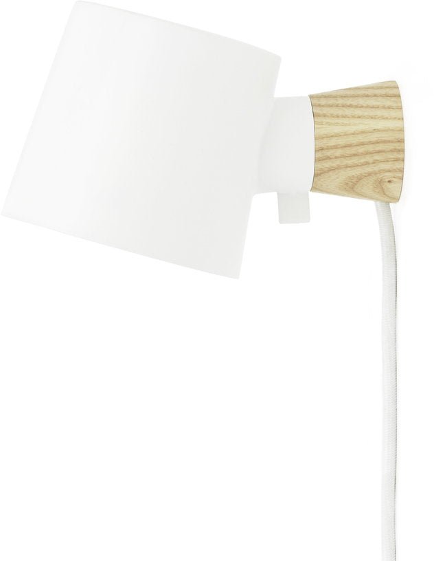 Applique avec prise en métal blanc Rise - Normann Copenhagen - The Cool Republic