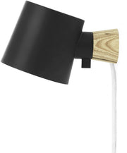 Applique avec prise en métal noir Rise - Normann Copenhagen - The Cool Republic