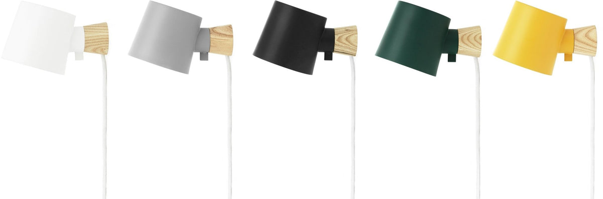 Applique avec prise en métal vert pétrol Rise - Normann Copenhagen - The Cool Republic