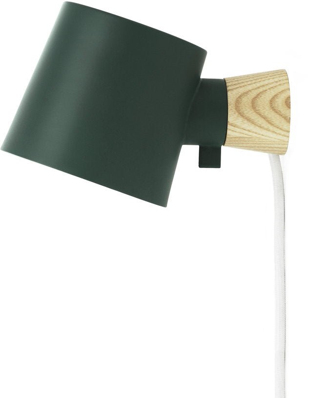Applique avec prise en métal vert pétrol Rise - Normann Copenhagen - The Cool Republic