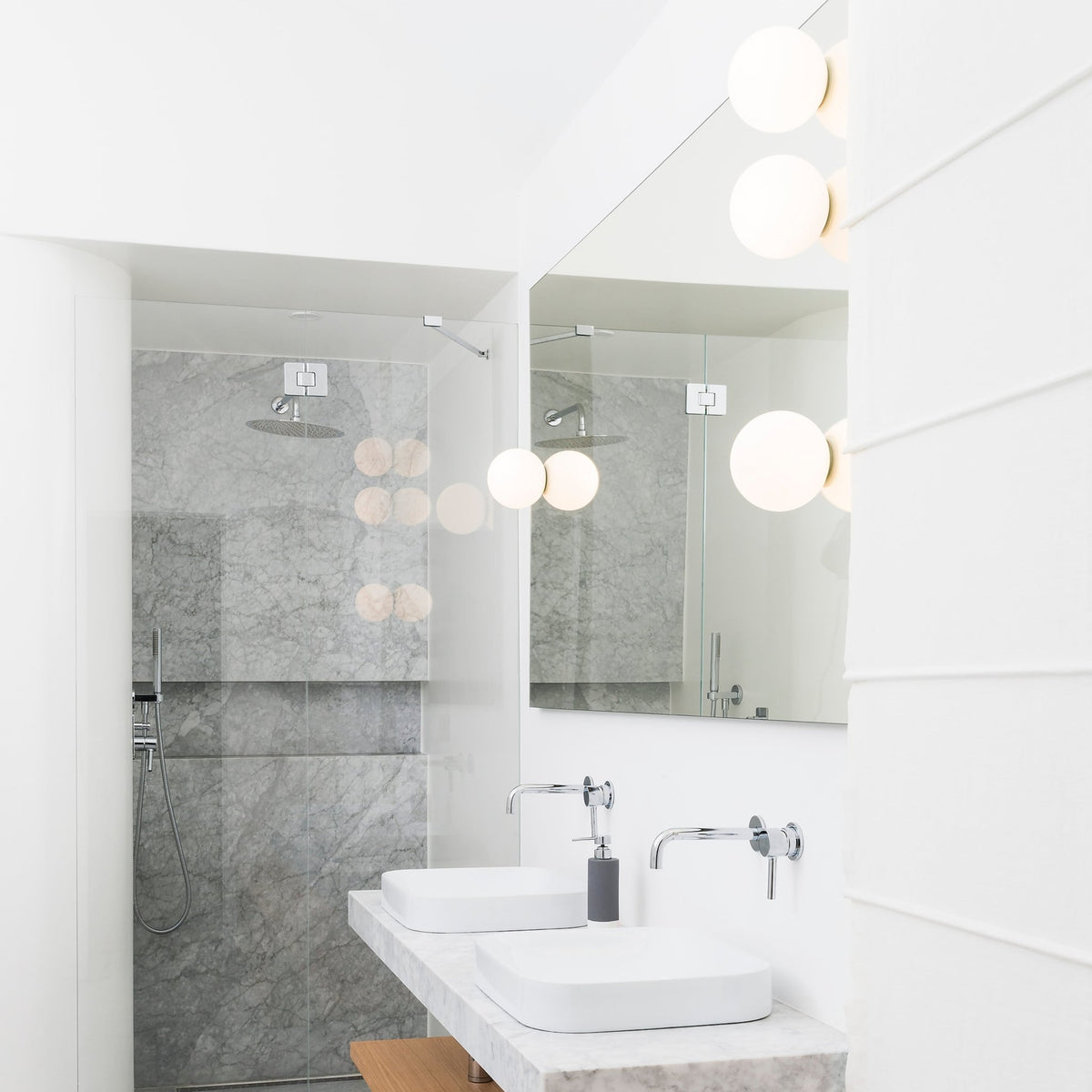Applique blanche 14 cm Dioscuri - Artemide - The Cool Republic