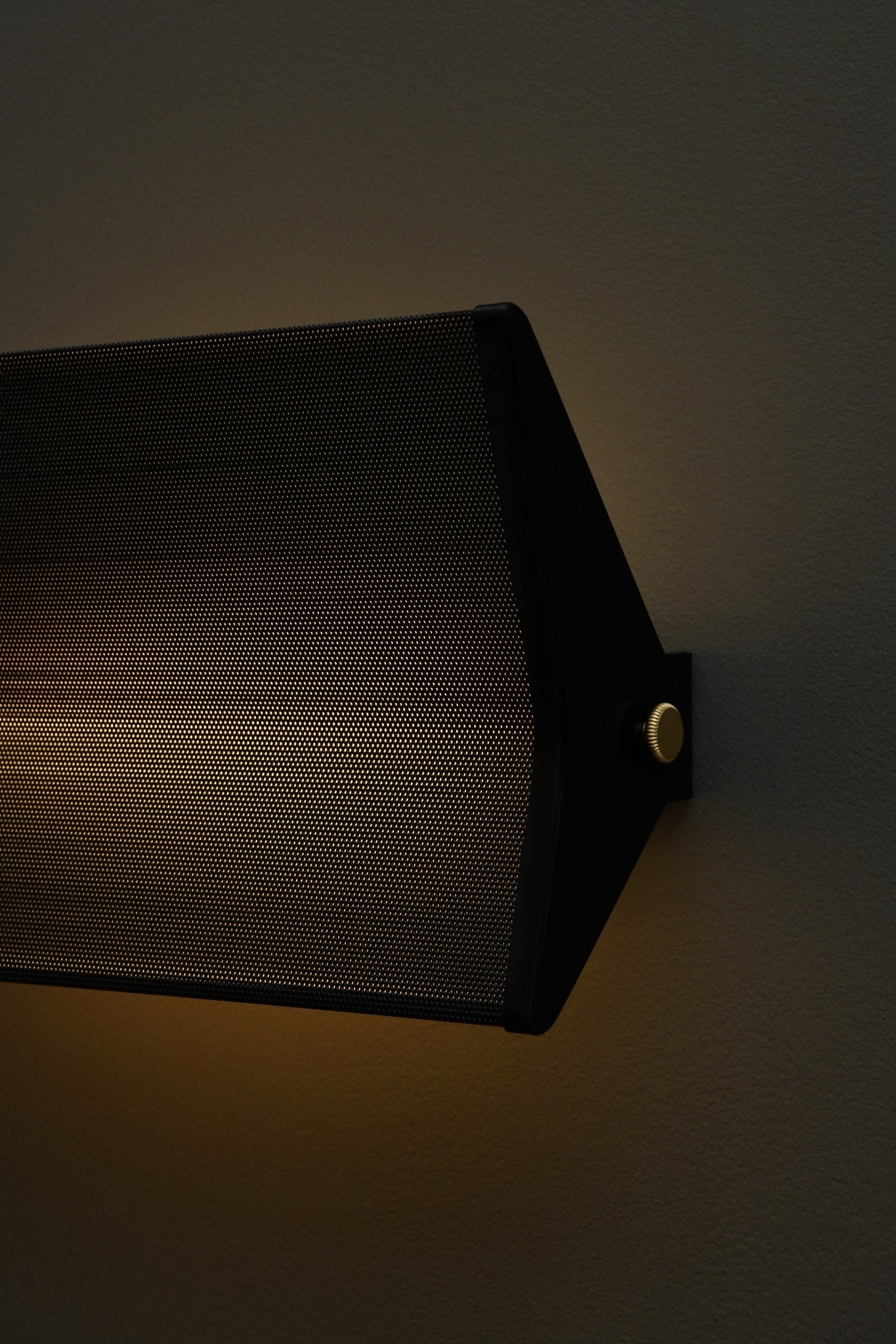 Applique dimmable Noire G3 Pierre Guariche - Sammode - The Cool Republic