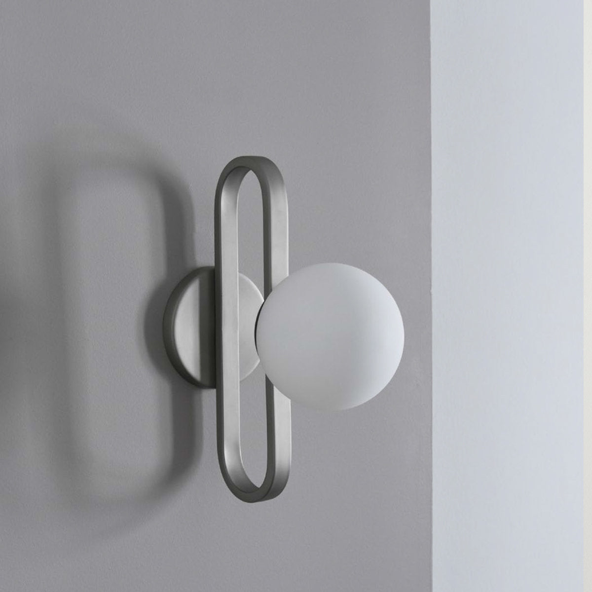 Applique en acier argenté globe S CIME - ENO Studio - The Cool Republic
