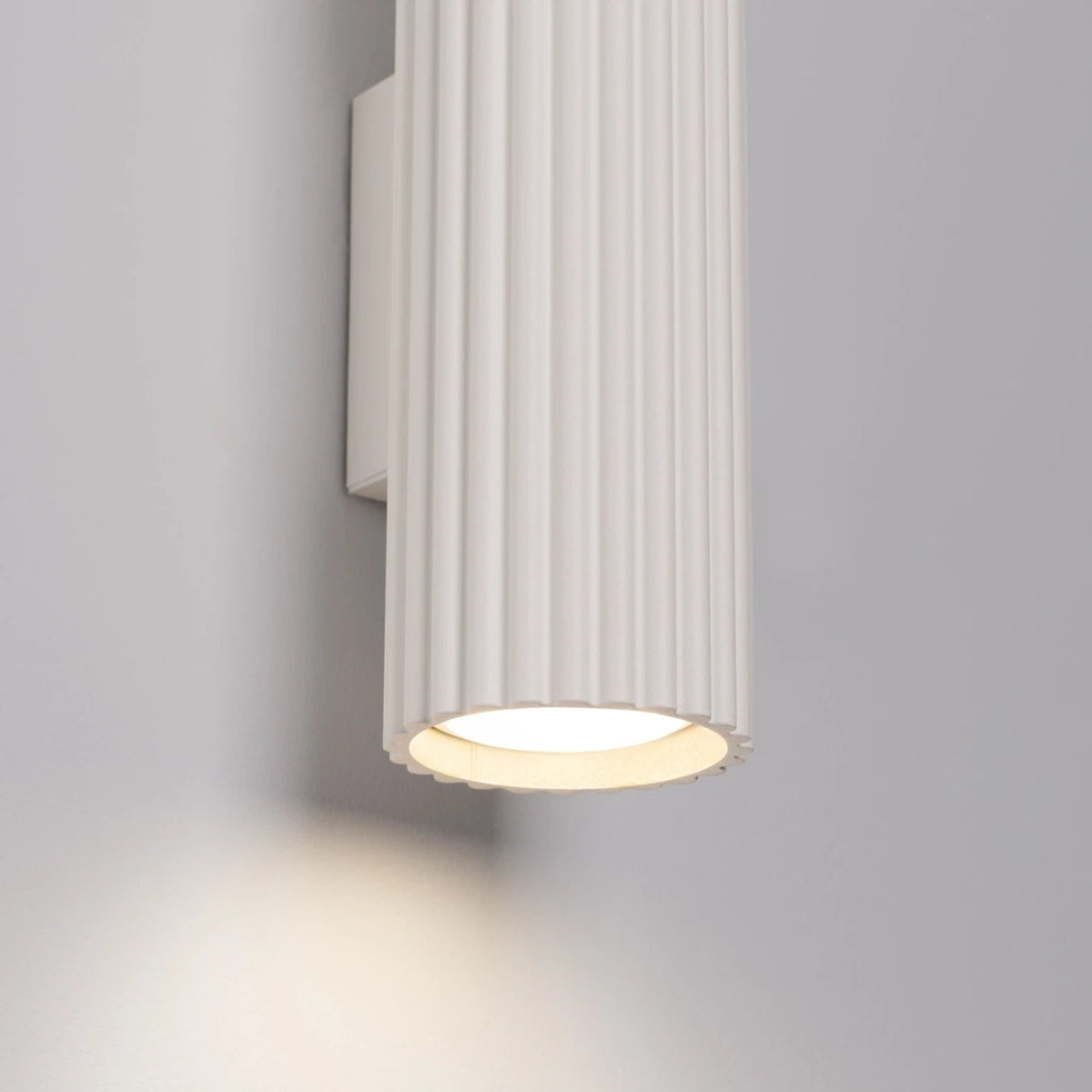 Applique en aluminium beige 6,5x8,5x20cm Karbon 20 - Sollux - The Cool Republic