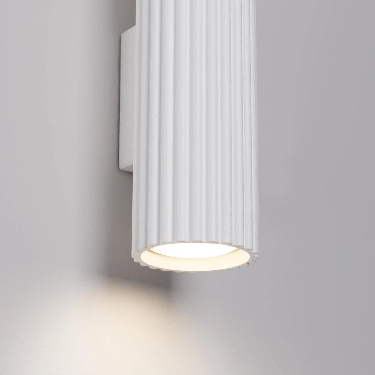Applique en aluminium blanc 6,5x8,5x20cm Karbon 20 - Sollux - The Cool Republic