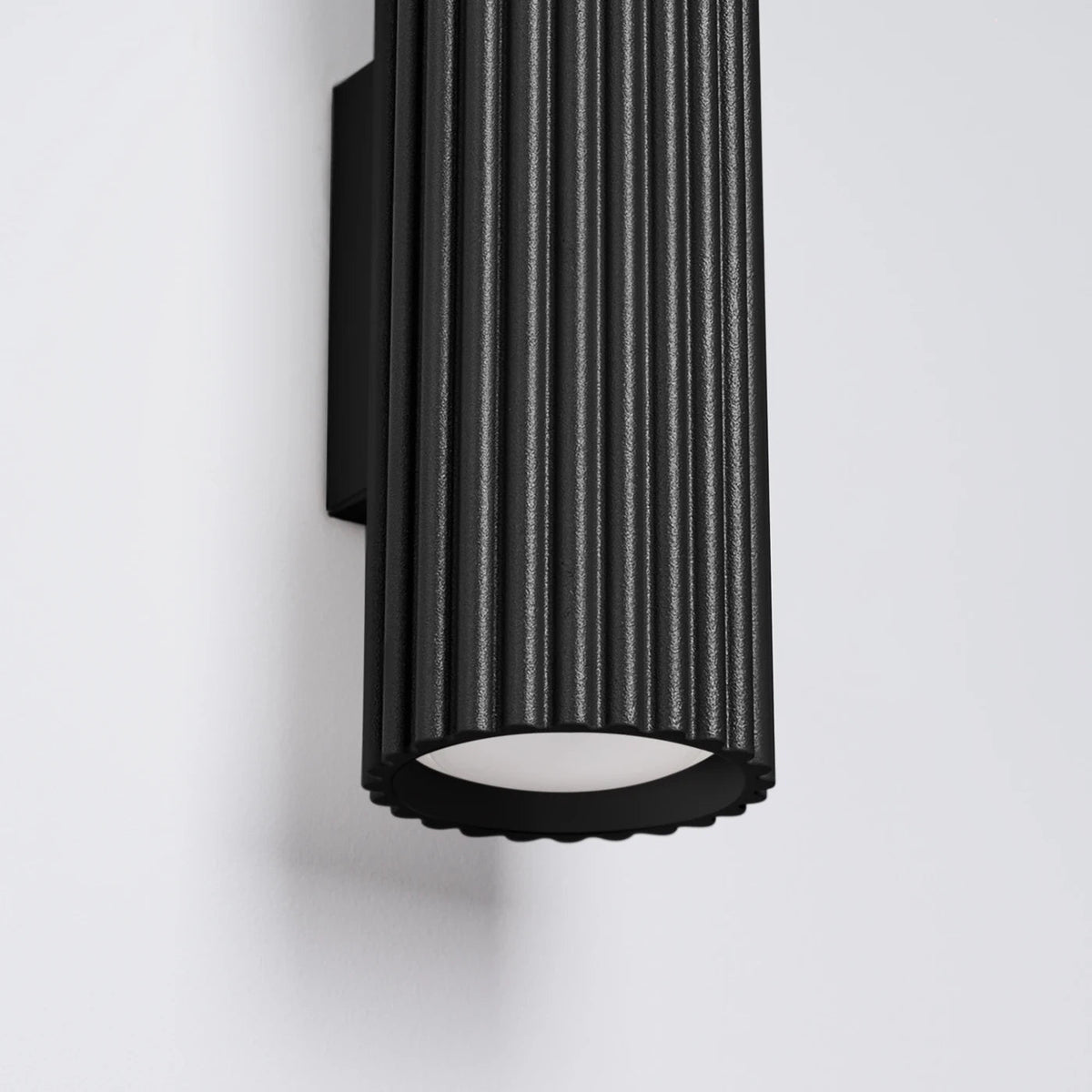 Applique en aluminium noir 6,5x8,5x20cm Karbon 20 - Sollux - The Cool Republic