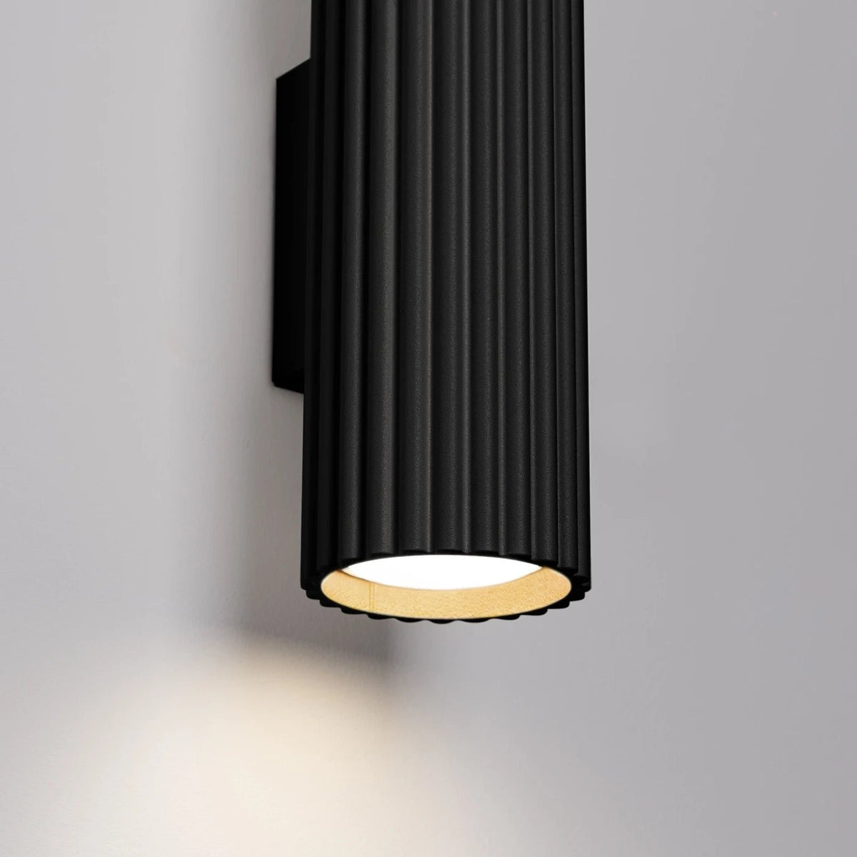 Applique en aluminium noir 6,5x8,5x20cm Karbon 20 - Sollux - The Cool Republic