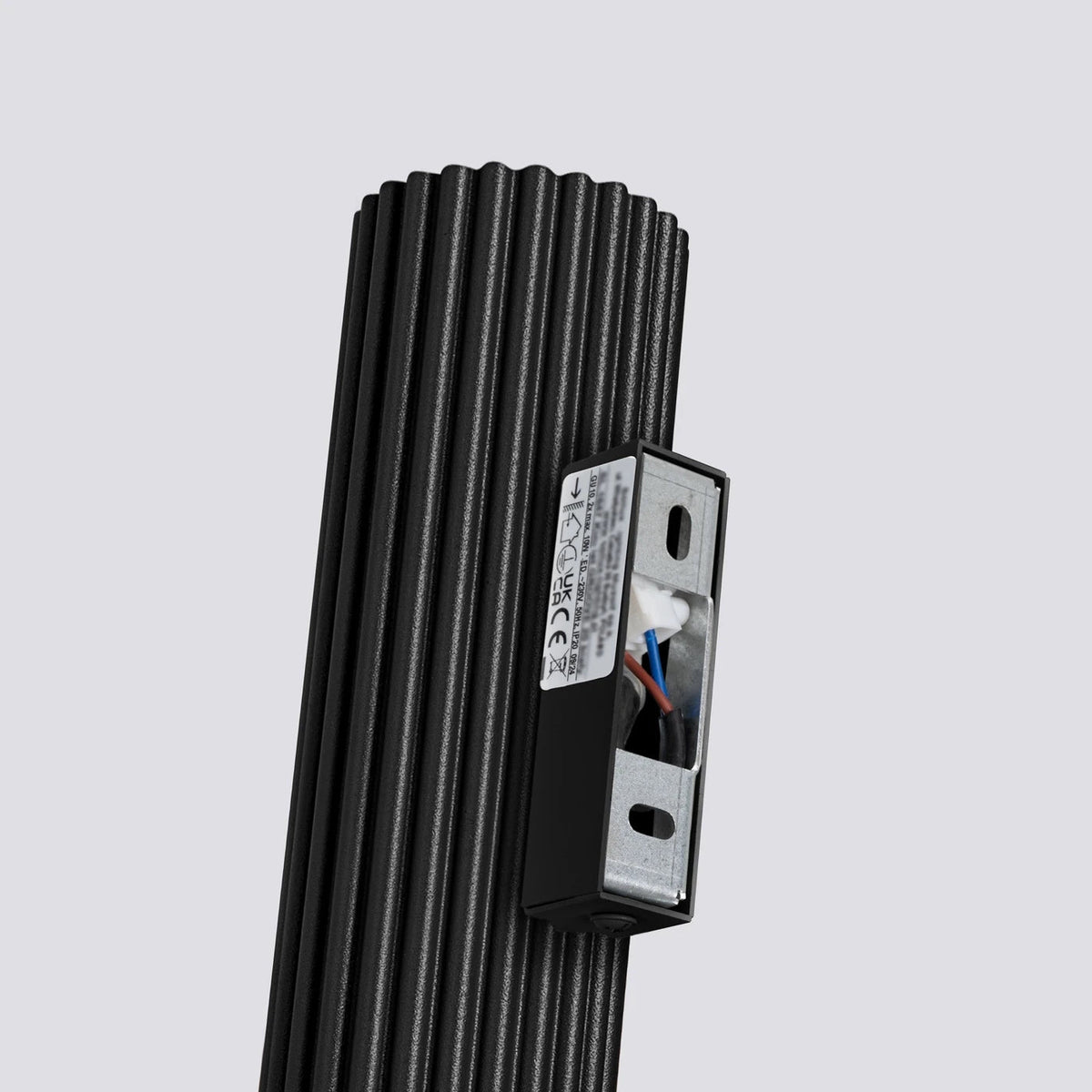 Applique en aluminium noir 6,5x8,5x20cm Karbon 20 - Sollux - The Cool Republic