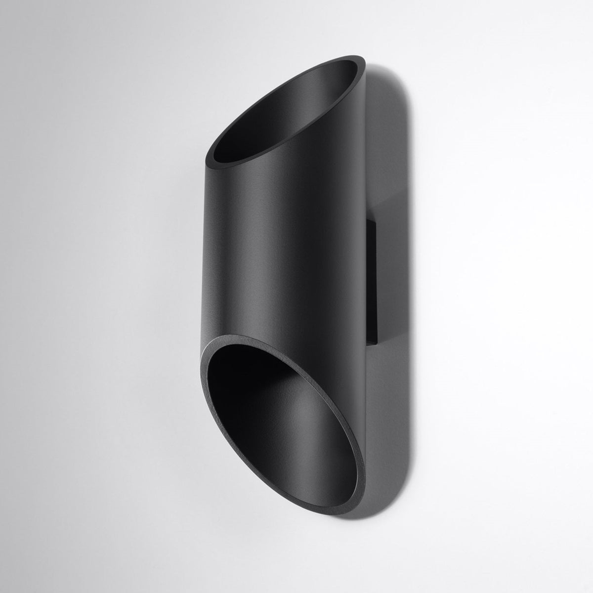 Applique en aluminium noir Penne - Sollux - The Cool Republic