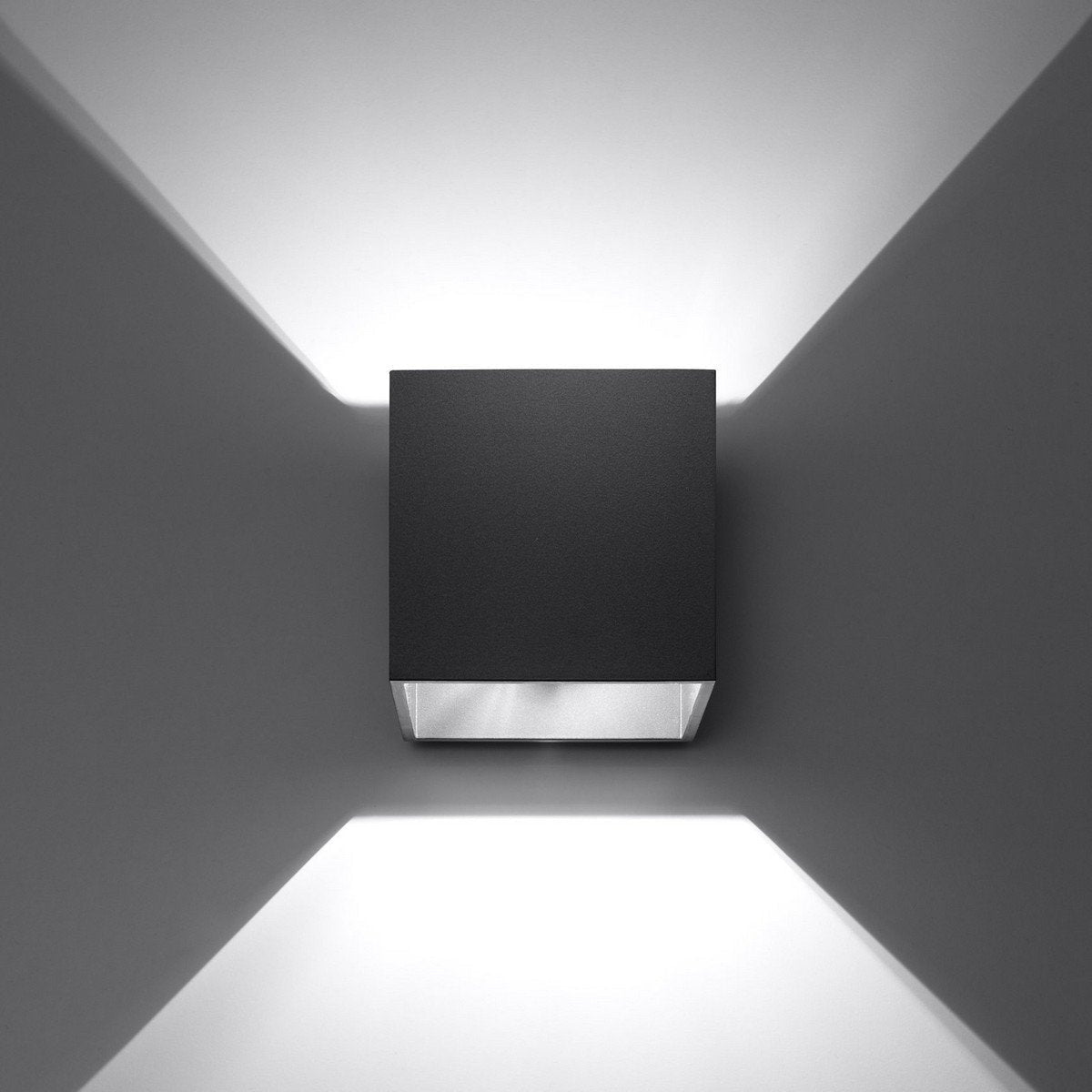 Applique en aluminium noir Quad - Sollux - The Cool Republic