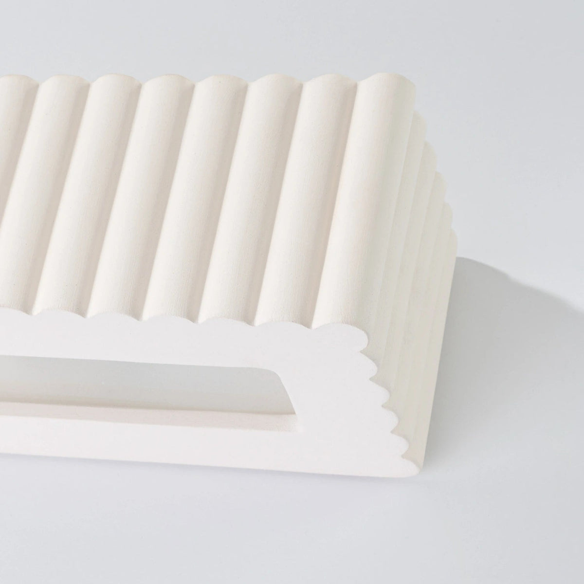 Applique en céramique blanche 34x12x10cm Rigata - Sollux - The Cool Republic
