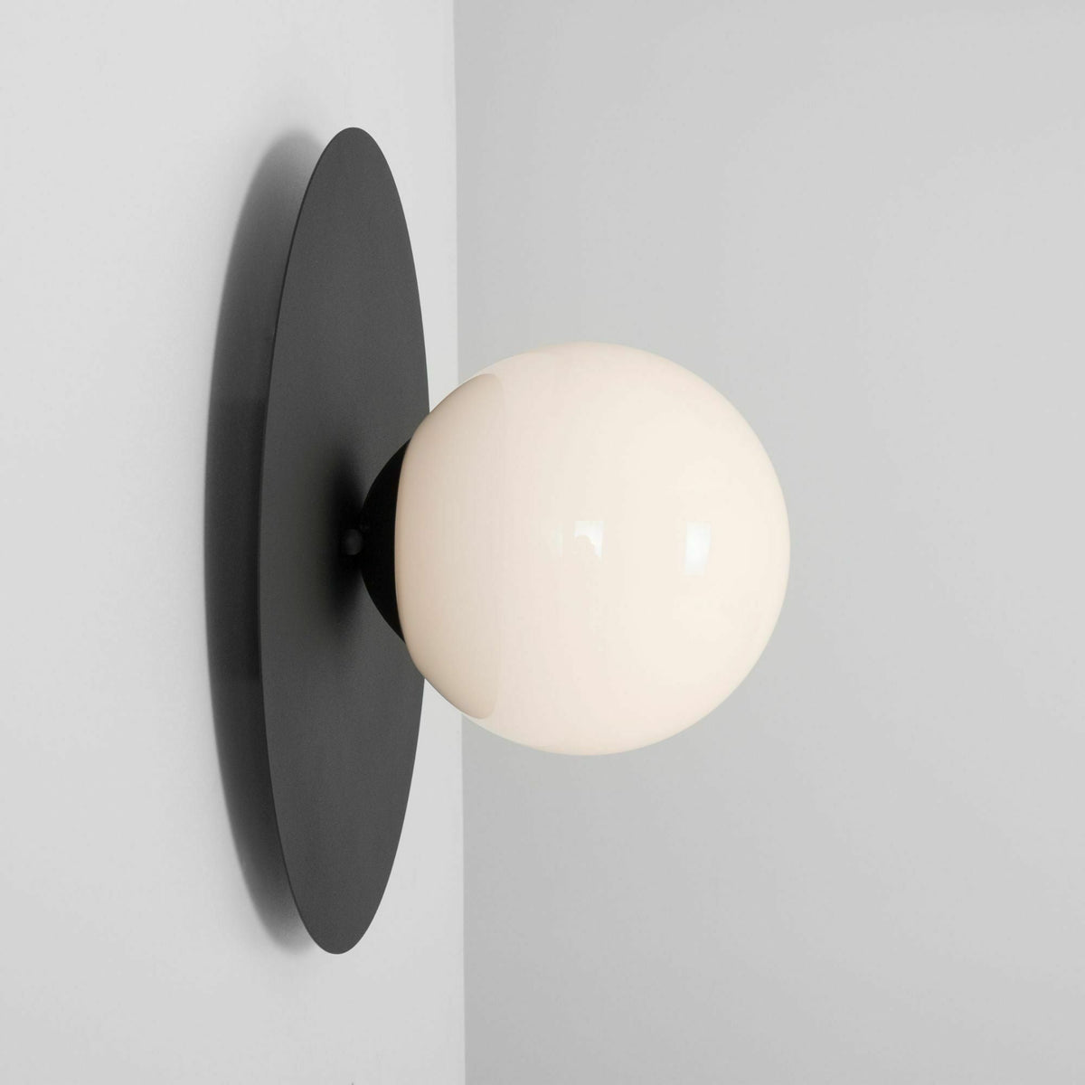 Applique murale 30 cm Skiva Ball - Custom Form - The Cool Republic