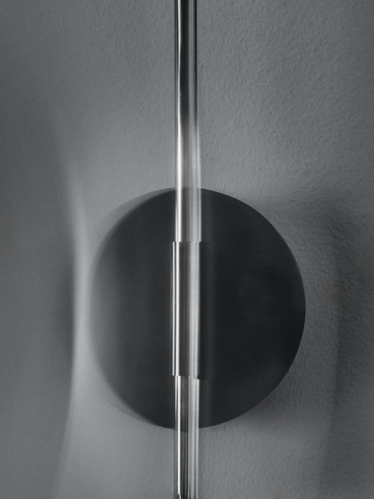Applique murale avec câble pivotante en acier inoxydable Arum - Ferm Living - The Cool Republic