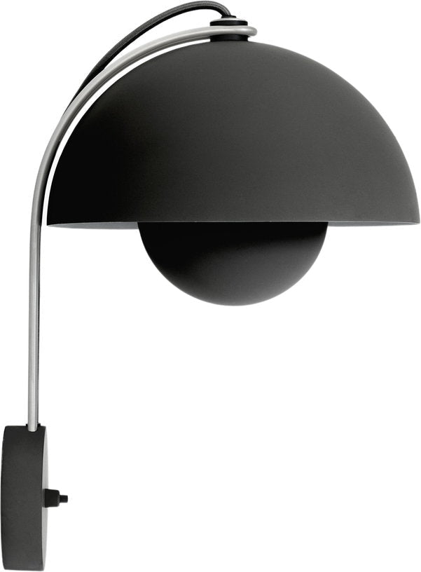 Applique murale avec prise noir mat Flowerpot VP8 - &tradition - The Cool Republic