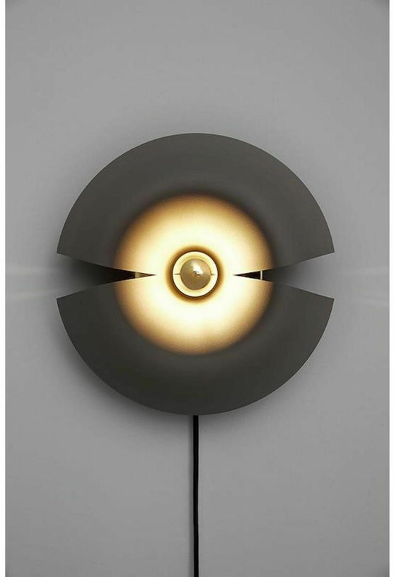 Applique murale avec prise noire 45 cm Cycnus - AYTM - The Cool Republic
