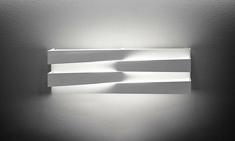Applique murale blanche 30 cm Cross - Panzeri - The Cool Republic