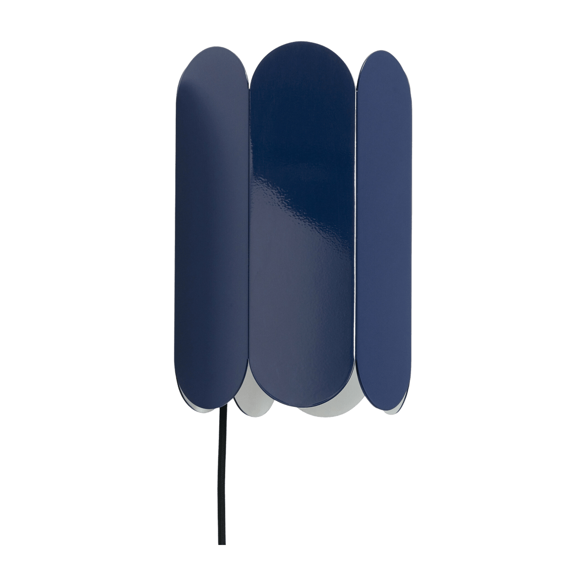 Applique murale cobalt blue avec prise Arcs - Hay - The Cool Republic