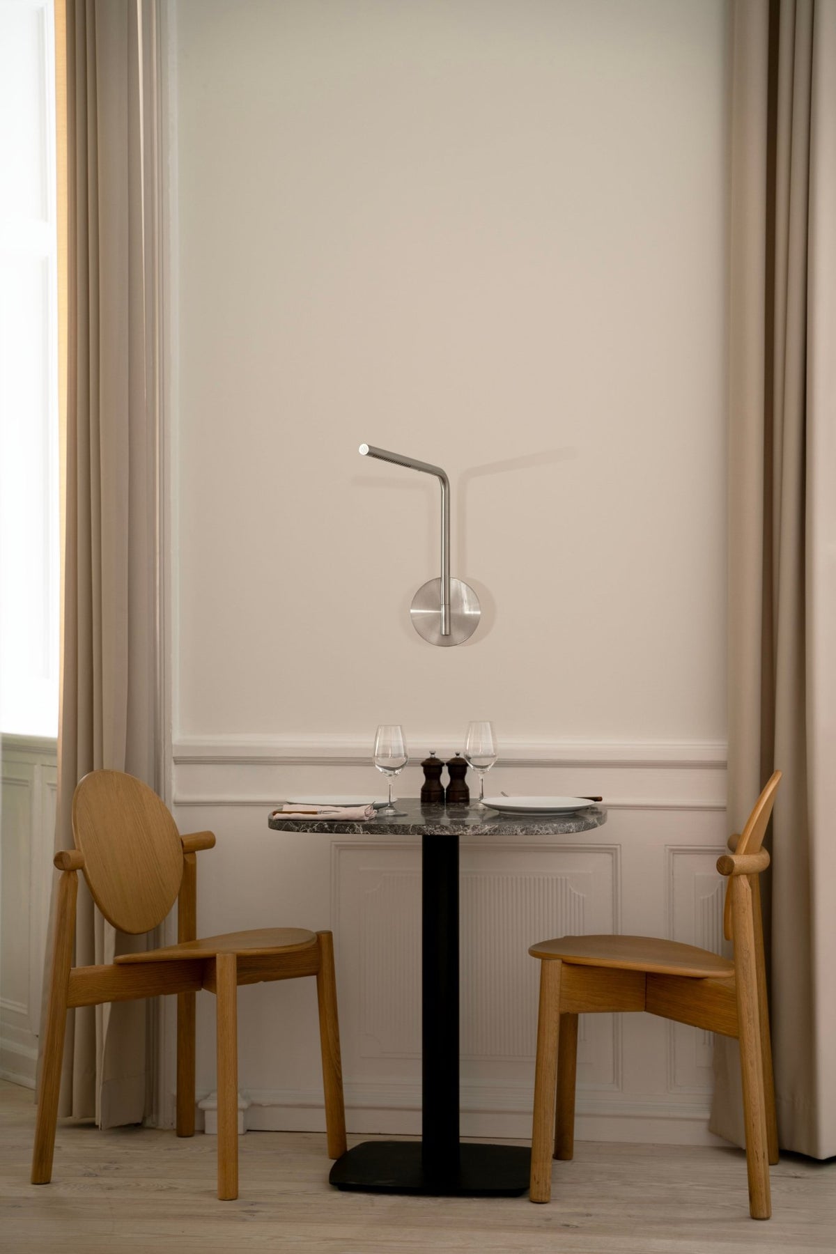 Applique murale en acier 36,7x14x34,9cm Omni - Umage - The Cool Republic