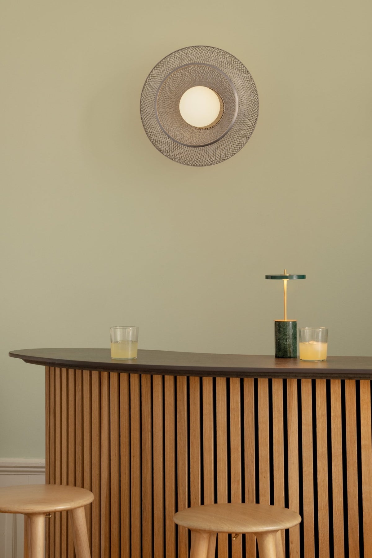 Applique murale en acier 45,3x21,8cm Faraday up - Umage - The Cool Republic