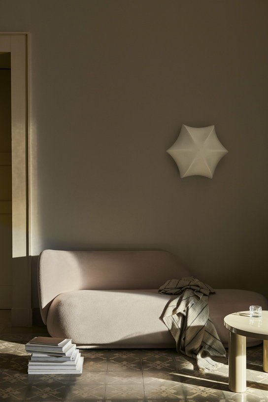 Applique murale en acier beige 36 cm Poem - Ferm Living - The Cool Republic