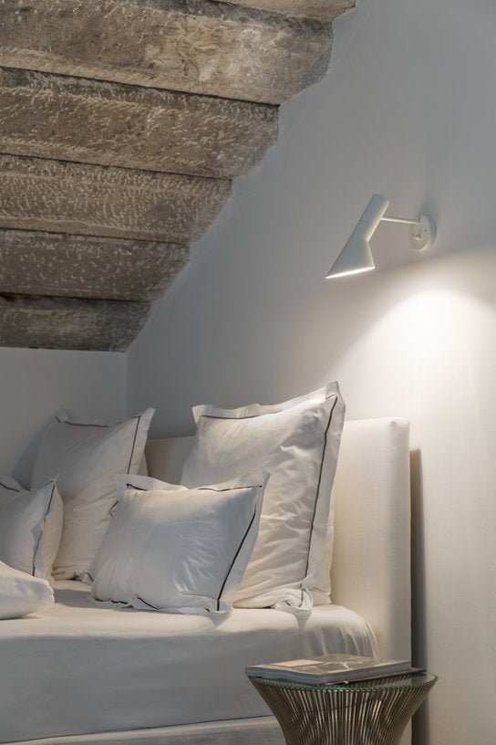 Applique murale en acier blanc AJ - Louis Poulsen - The Cool Republic