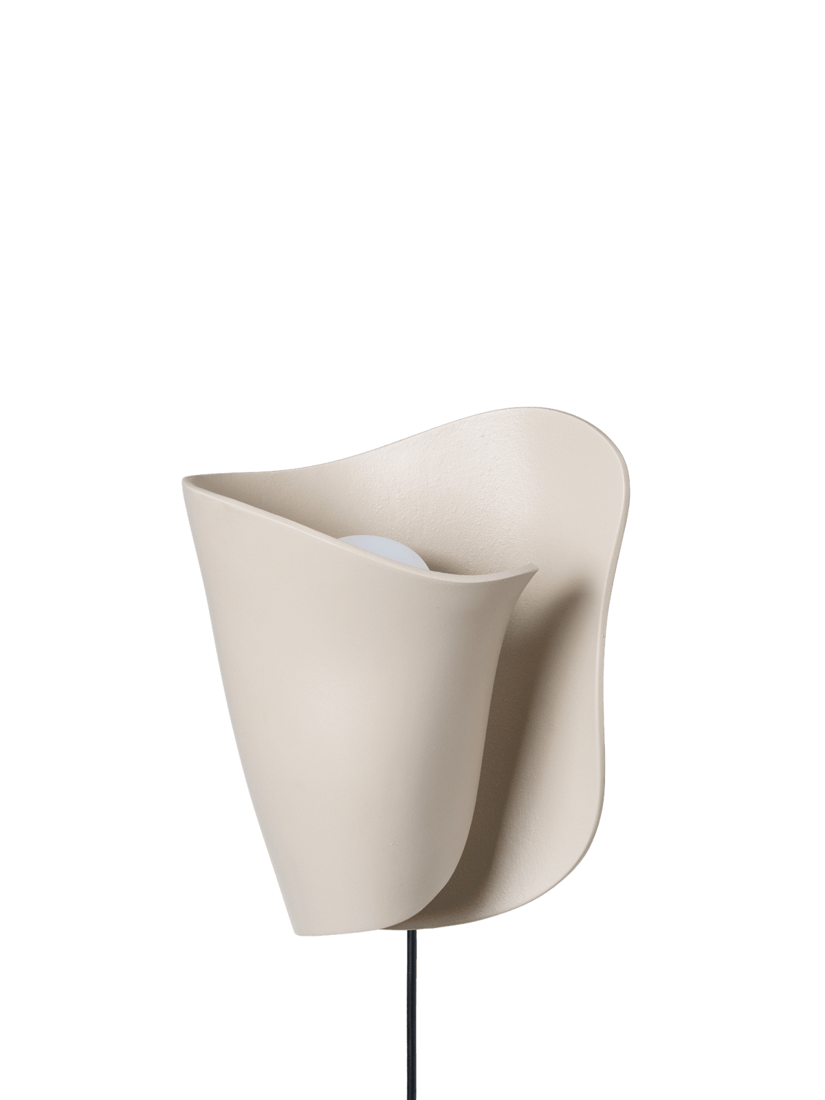 Applique murale en acier recyclé beige Oyster - Ferm Living - The Cool Republic