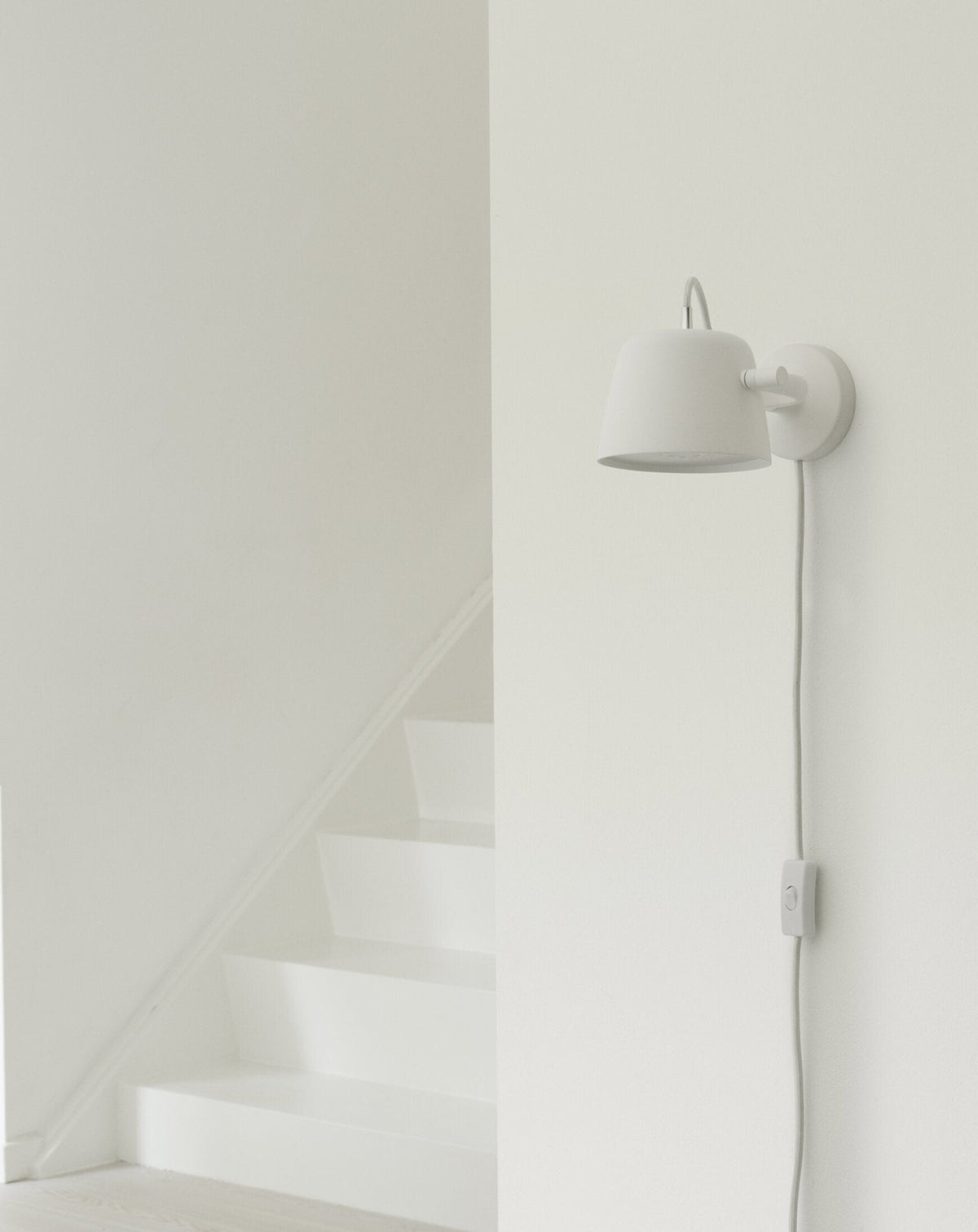 Applique murale en aluminium blanc Tub - Normann Copenhagen - The Cool Republic