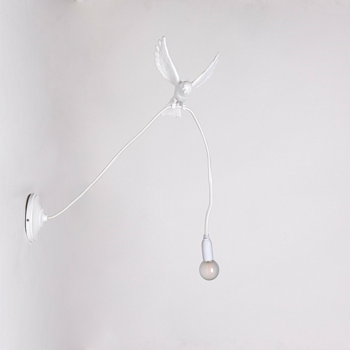 Applique murale en résine blanche Landing Sparrow - Seletti - The Cool Republic