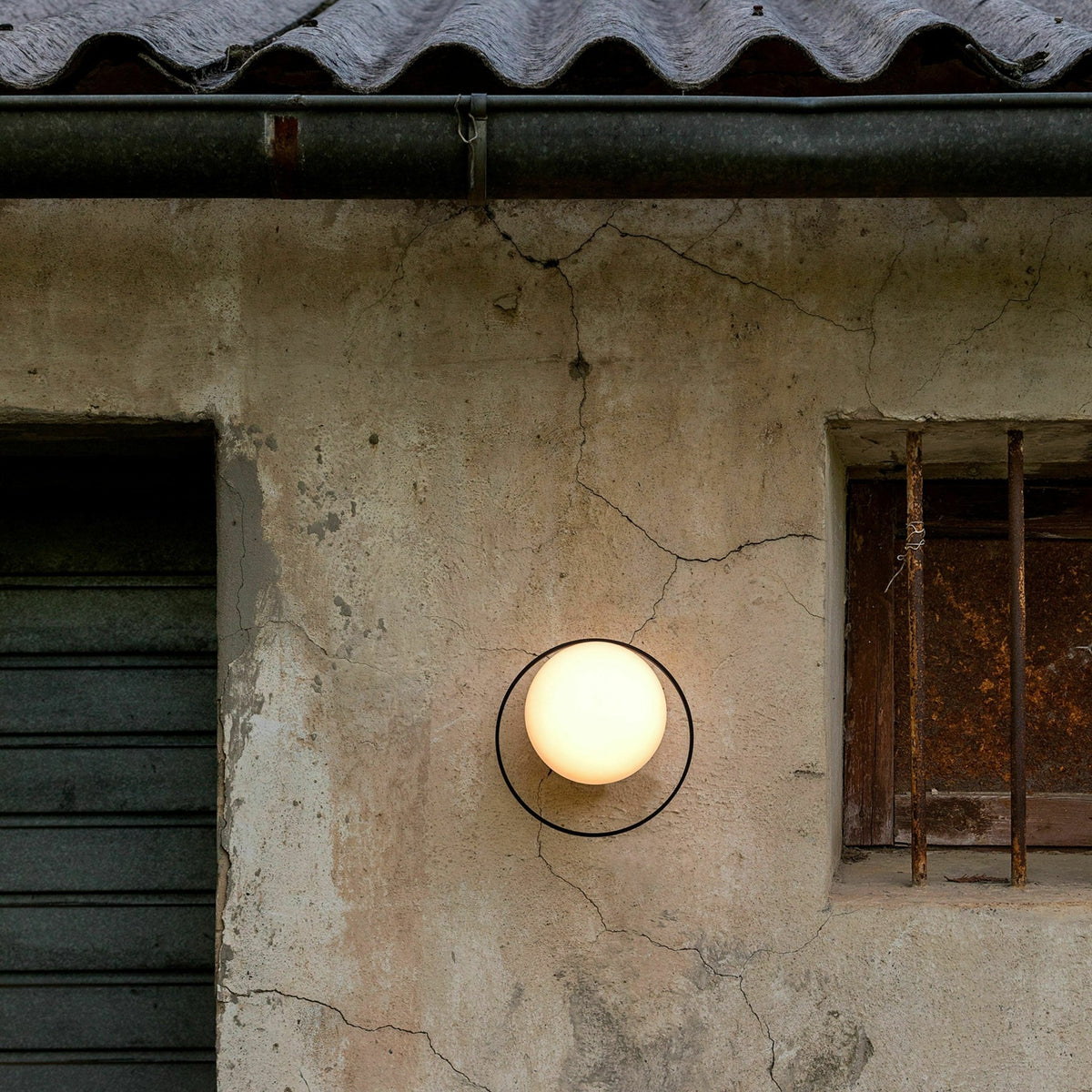 Applique murale noire Outdoor Circ - Estiluz - The Cool Republic