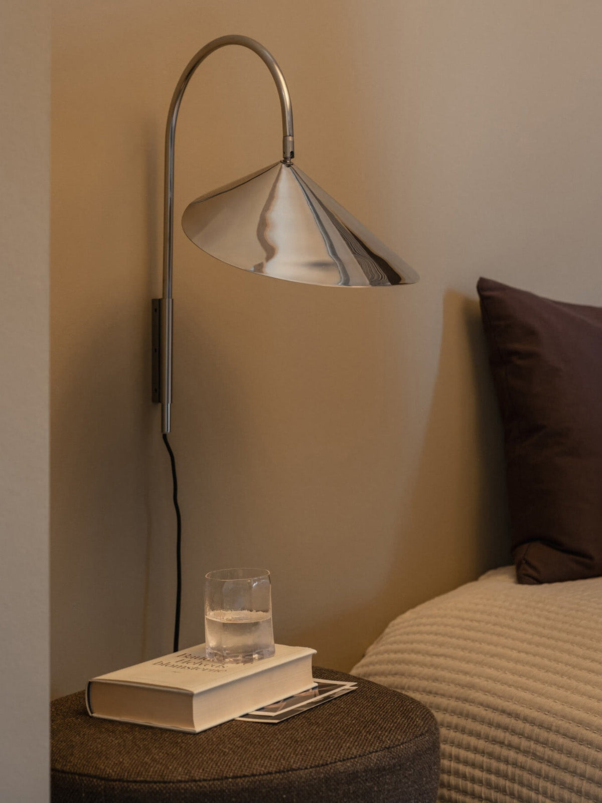 Applique murale sans câble pivotante en acier inoxydable Arum - Ferm Living - The Cool Republic