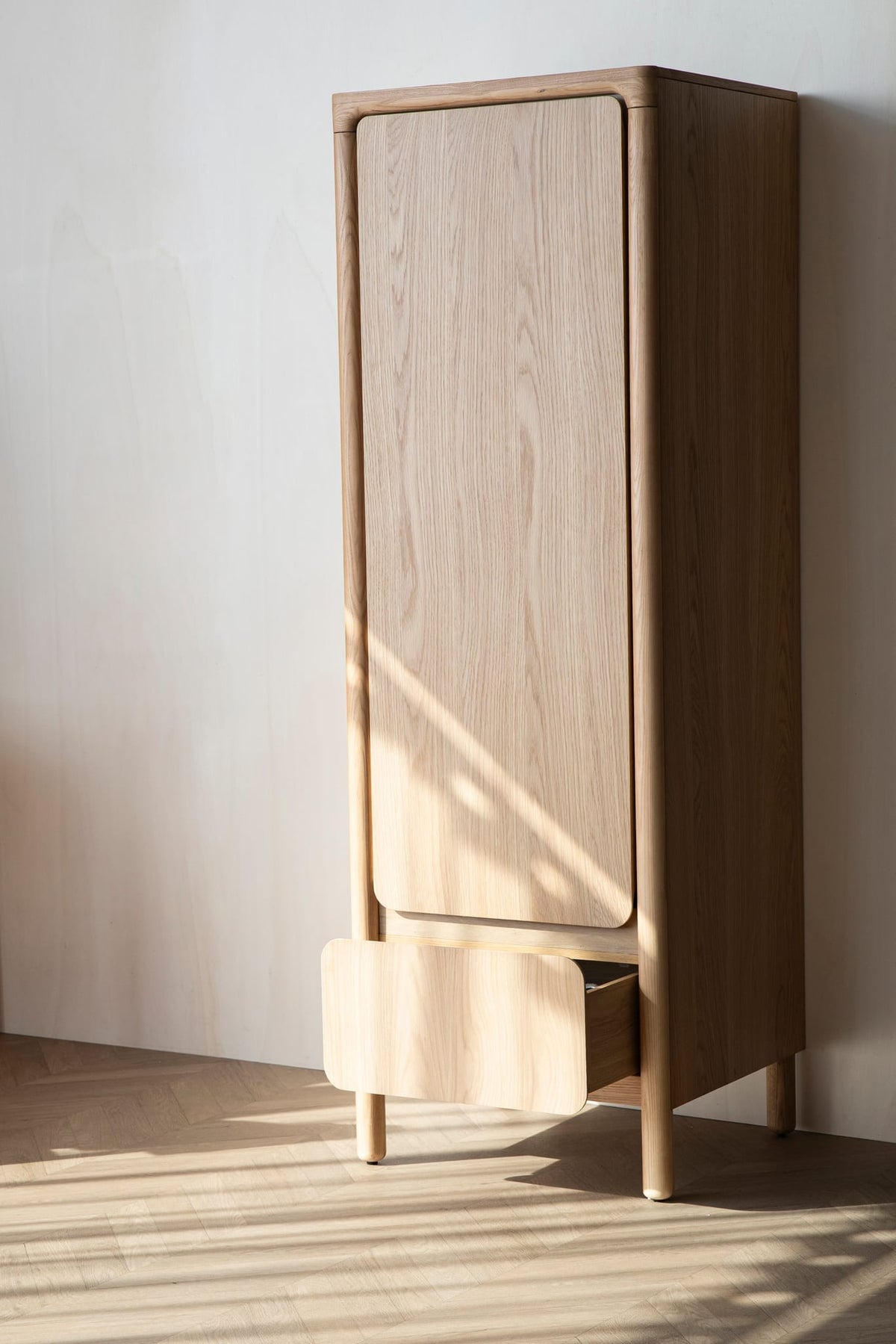 Armoire 1 porte en bois de frêne marron 55x60x180,5cm Storm - Zuiver — vue 2