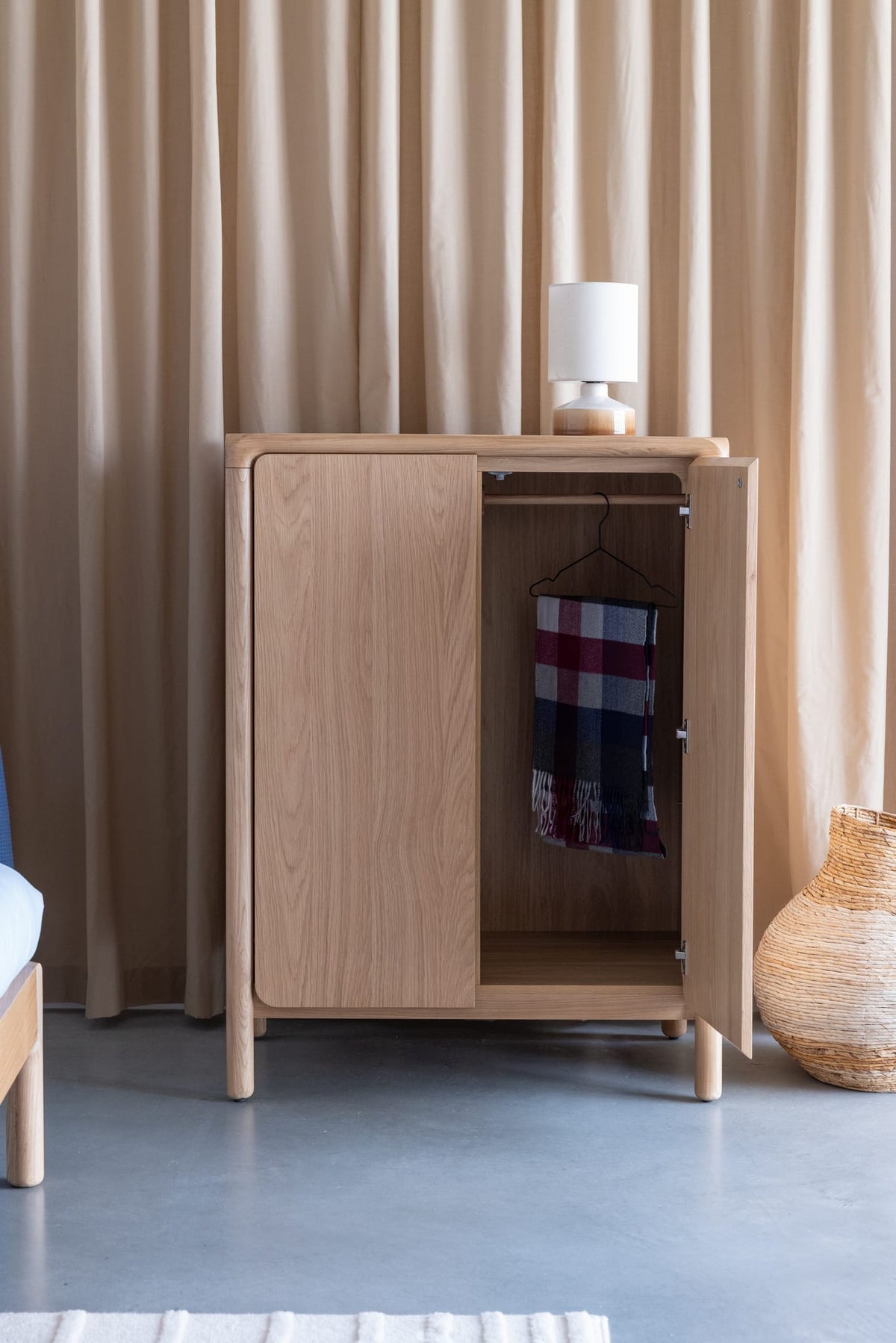 Armoire 2 portes en bois de frêne marron 55x90x120cm Storm - Zuiver — vue 2