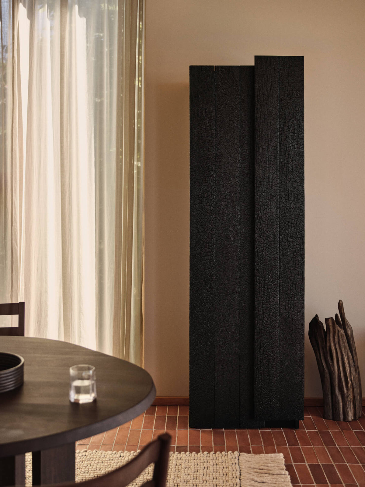 Armoire en chêne noir vernis 64 x 41 x 204,5 cm Koh - Ferm Living - The Cool Republic