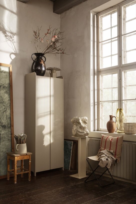 Armoire haute en bois cashmire 70x40x200cm Sill - Ferm Living - The Cool Republic