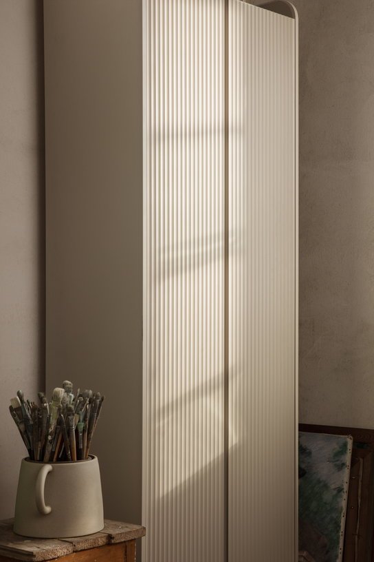 Armoire haute en bois cashmire 70x40x200cm Sill - Ferm Living - The Cool Republic