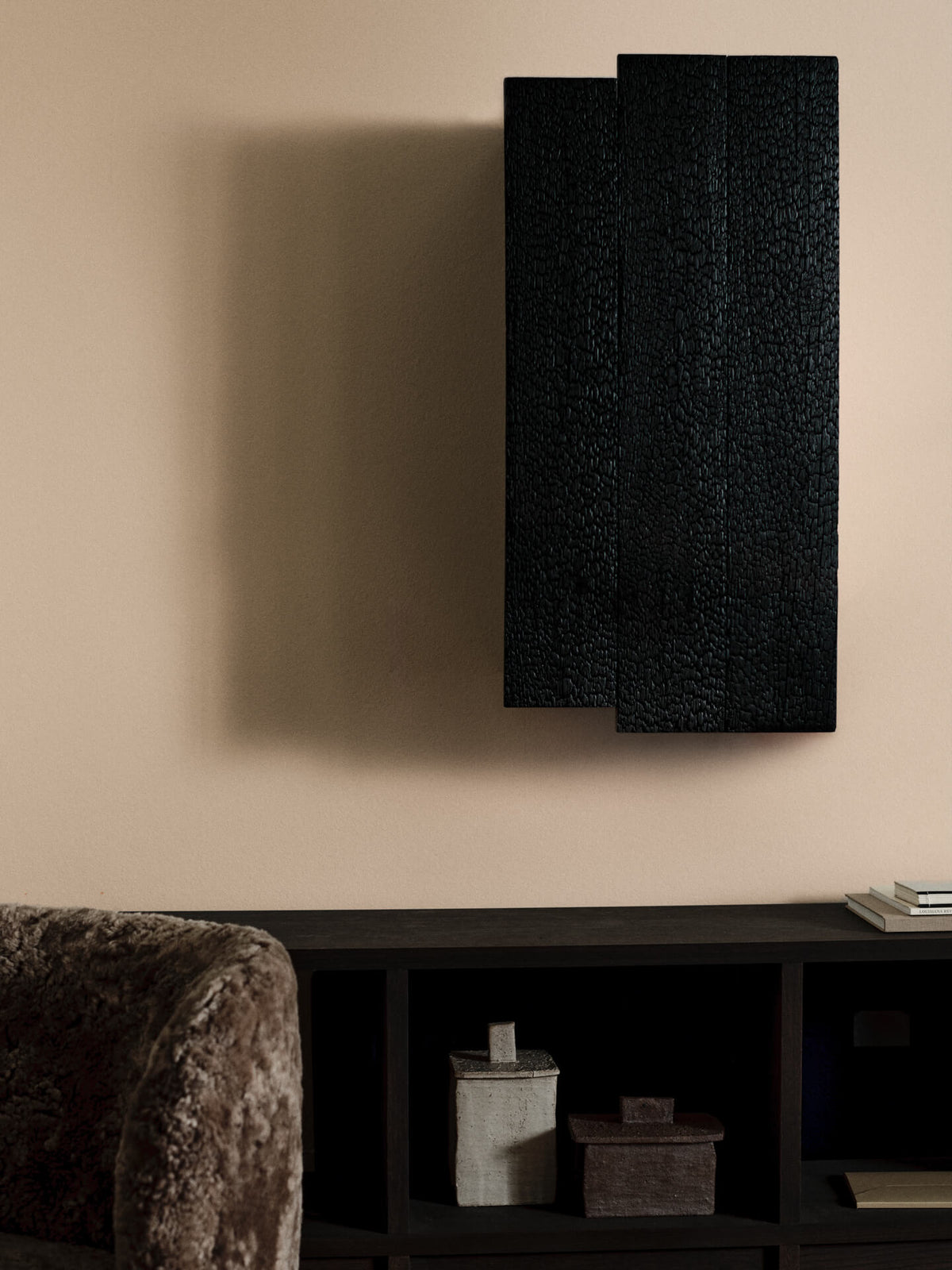 Armoire murale en chêne noir vernis 43,5 x 27,5 x 32 cm Koh - Ferm Living - The Cool Republic