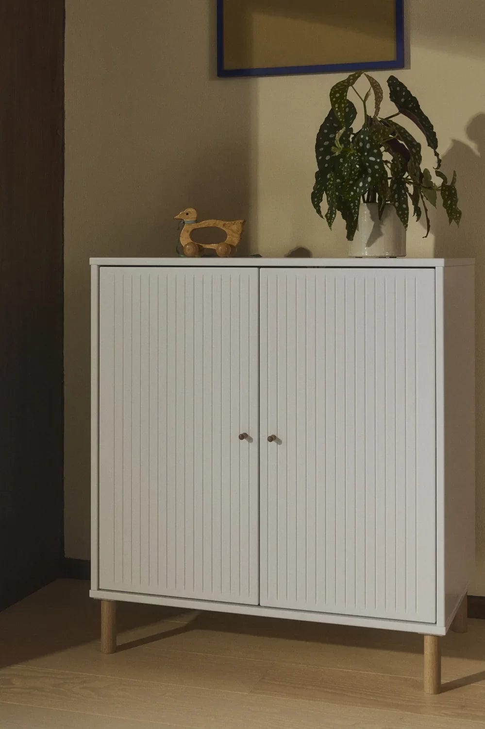 Armoire sur pieds en bois blanc 75,4x45,2x83,9cm Saga - Flexa — vue 3