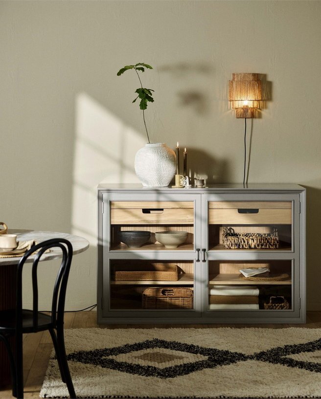 Armoire vitrine en bois gris 148x44x96,5cm Viva - Nordal - The Cool Republic