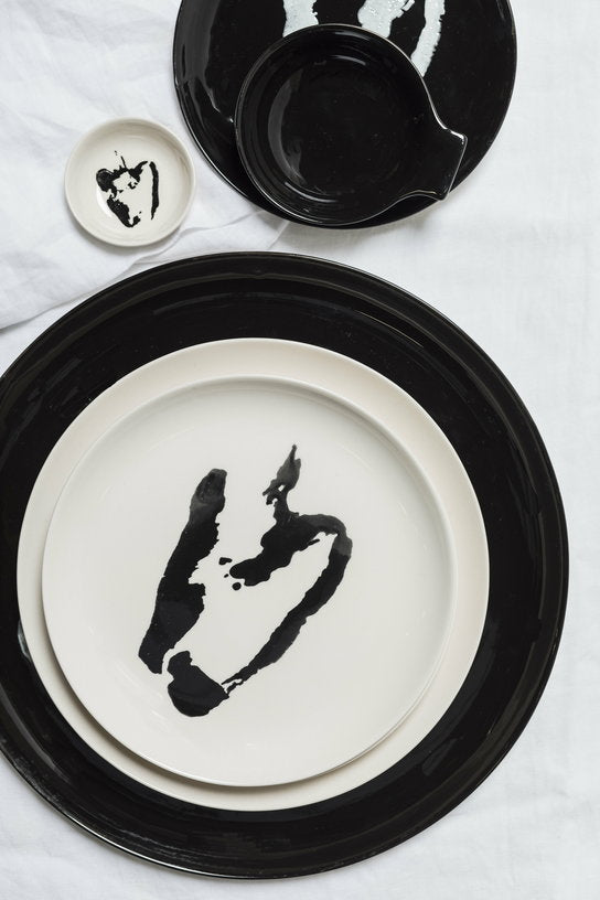 Assiette 22,5 cm M blanche avec poivron noir Feast - Serax - The Cool Republic