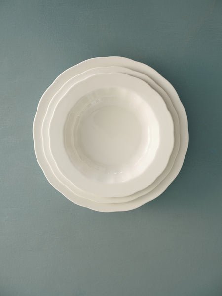 Assiette creuse à pâtes en porcelaine blanche 21,5cm Silhouette - Serax - The Cool Republic