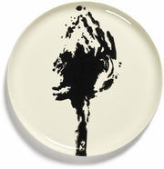 Assiette de service blanche avec artichaut noir Feast - Serax - The Cool Republic