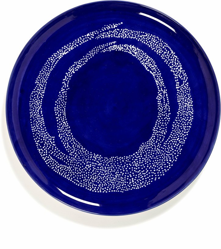 Assiette de service bleu avec motif blanc Feast - Serax - The Cool Republic