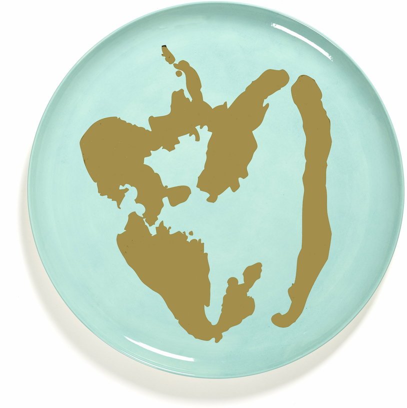 Assiette de service bleu azure avec poivron or Feast - Serax - The Cool Republic