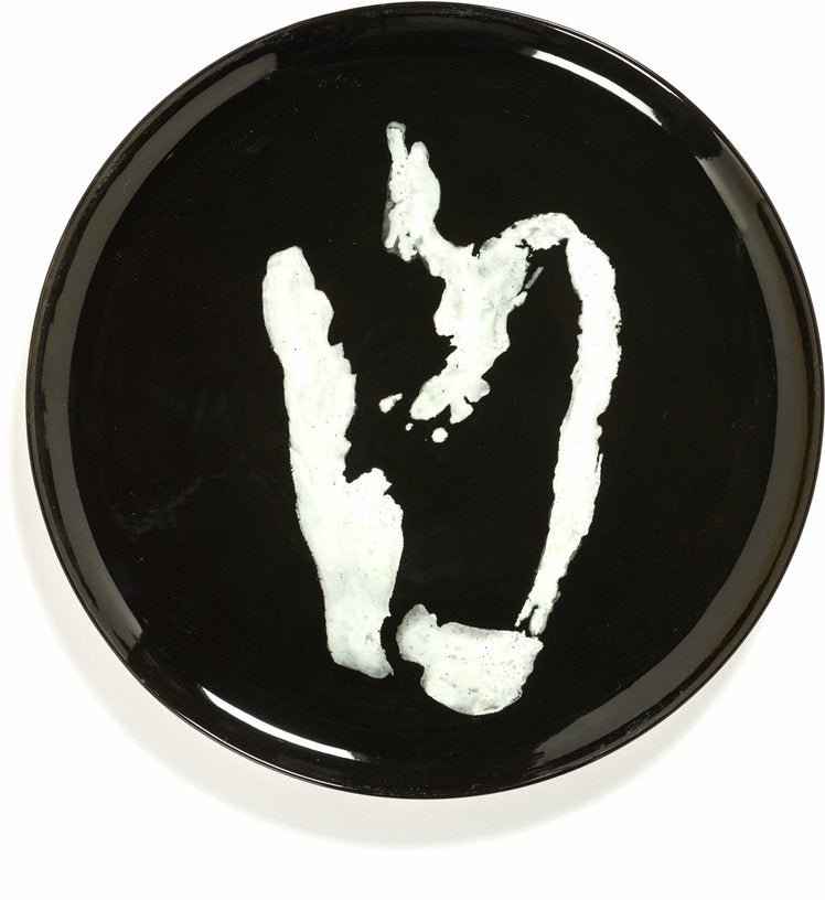 Assiette de service noir avec poivron blanc Feast - Serax - The Cool Republic