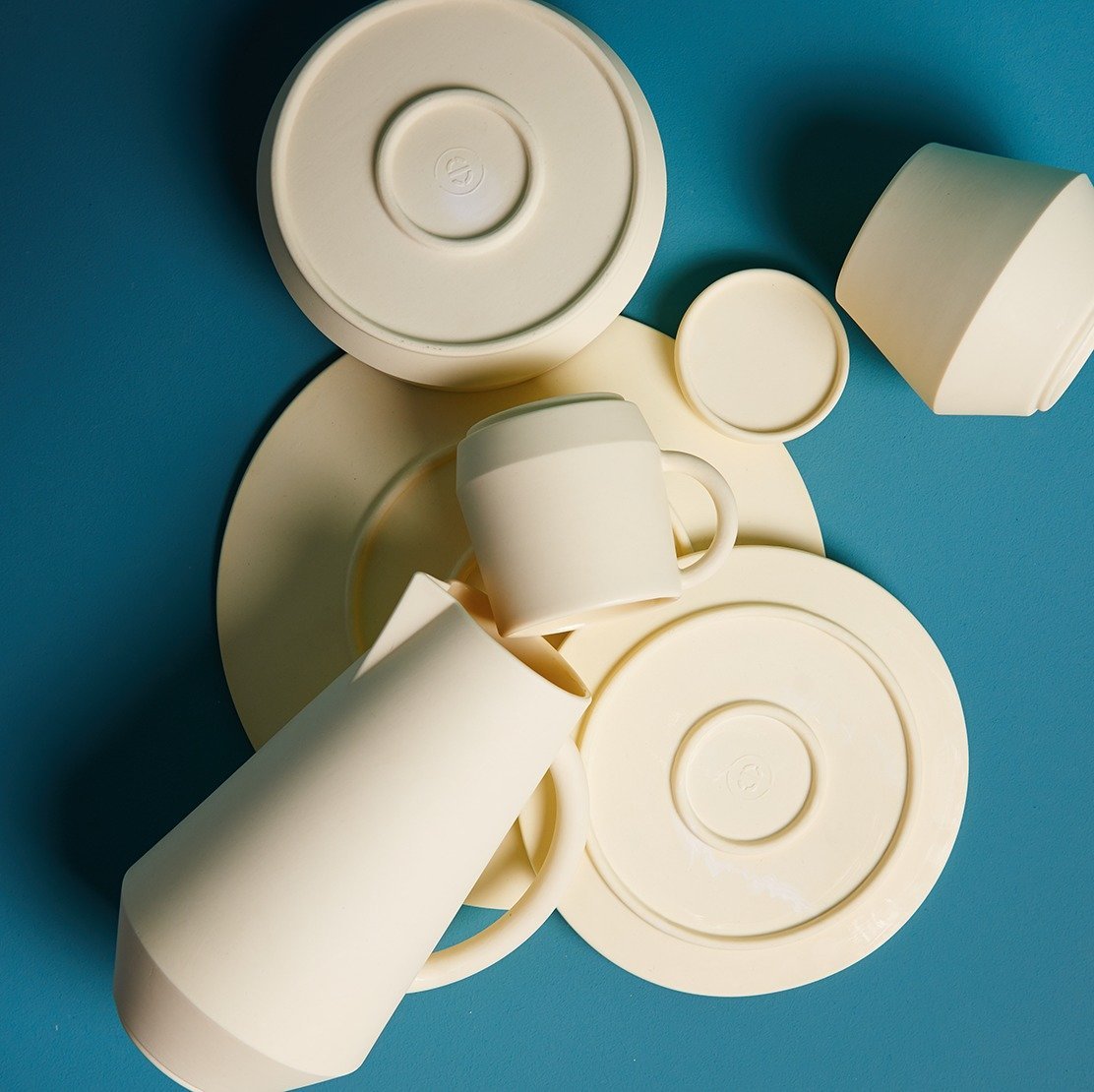 Assiette en céramique corail Unison - Schneid Studio - The Cool Republic