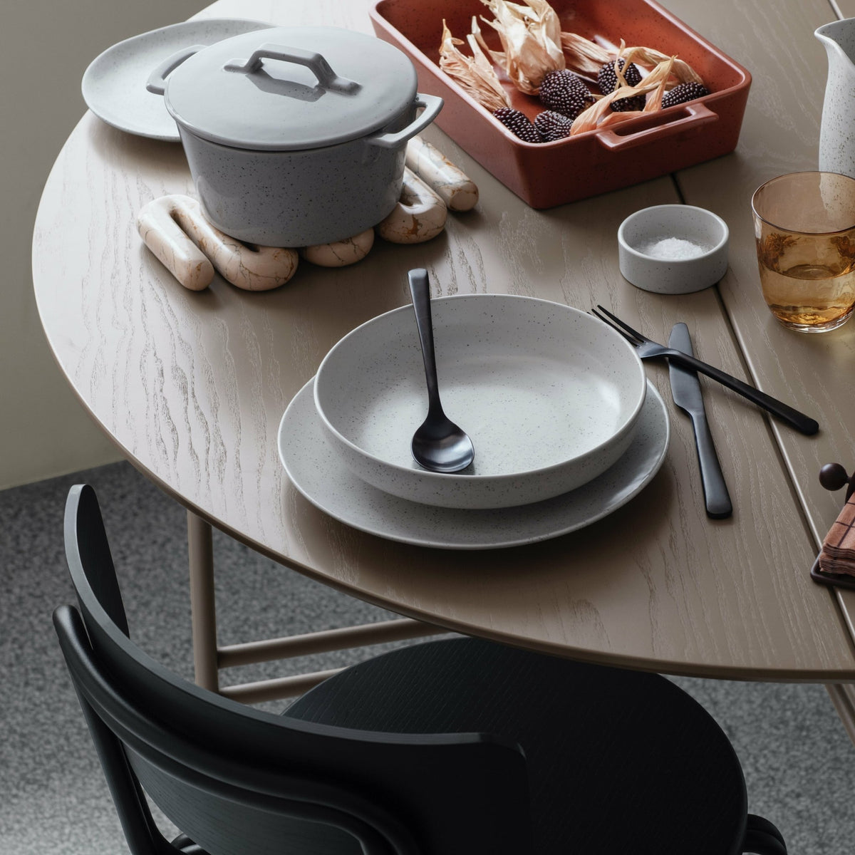 Assiette en grès 26 cm Nordic Vanilla - Broste Copenhagen - The Cool Republic