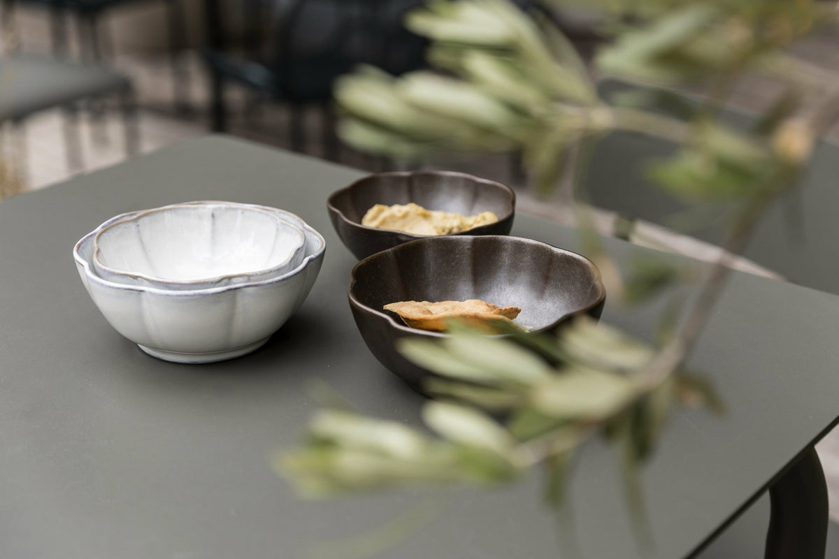 Inku 14 cm black ribbed stoneware plate - Serax - The Cool Republic