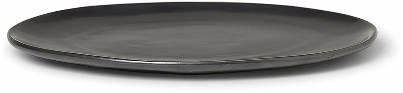 Assiette en porcelaine noire 27 cm Flow - Ferm Living - The Cool Republic